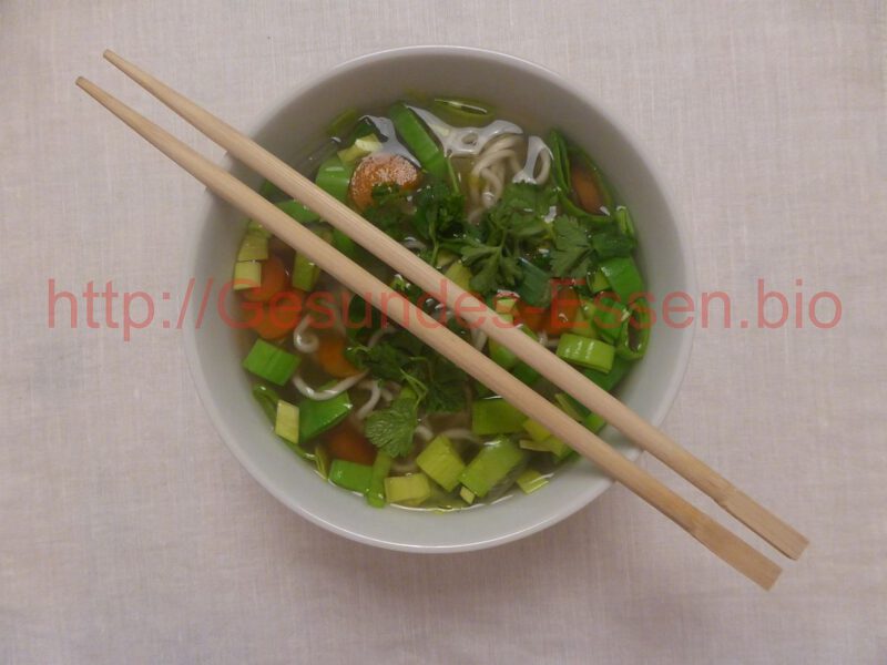 Read more about the article Deutsch-Chinesische Nudelsuppe