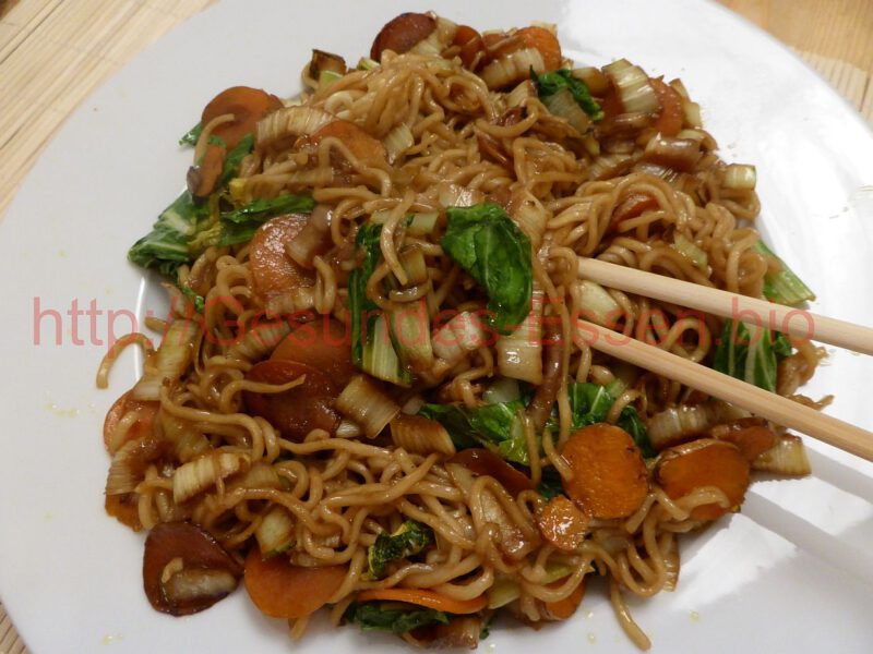 Read more about the article Gebratene chinesische Nudeln mit Gemüse
