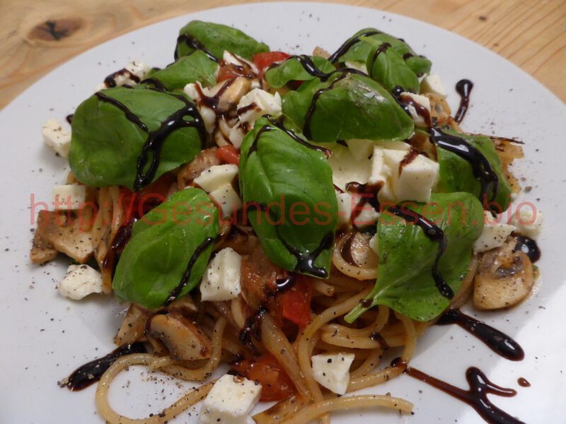 Read more about the article Mozzarella mit Tomaten auf Pasta