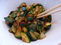 Zucchini mit Pfefferminze und Basilikum