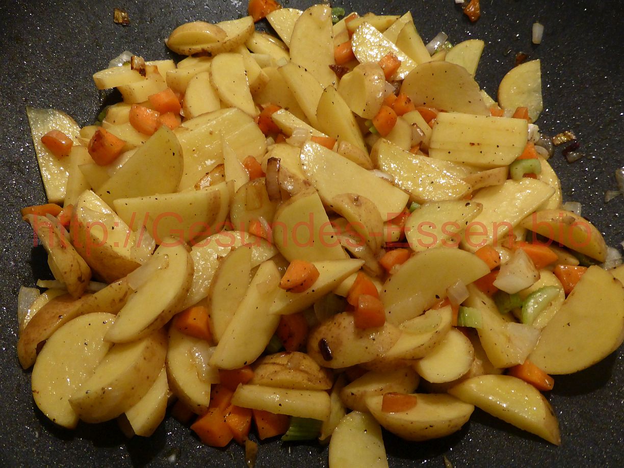 Bratkartoffeln mit Salat
