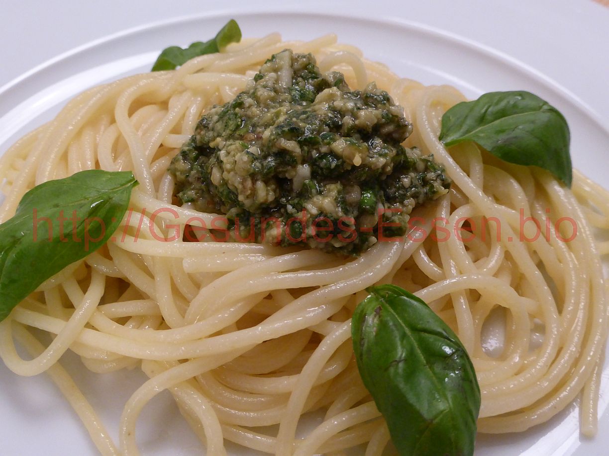 Basilikum-Pesto auf Kamut-Spaghetti