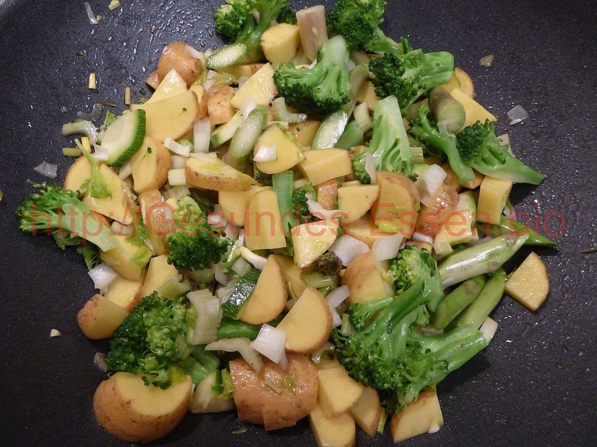 Gegrillte Pute mit grünem Spargel und Kartoffeln