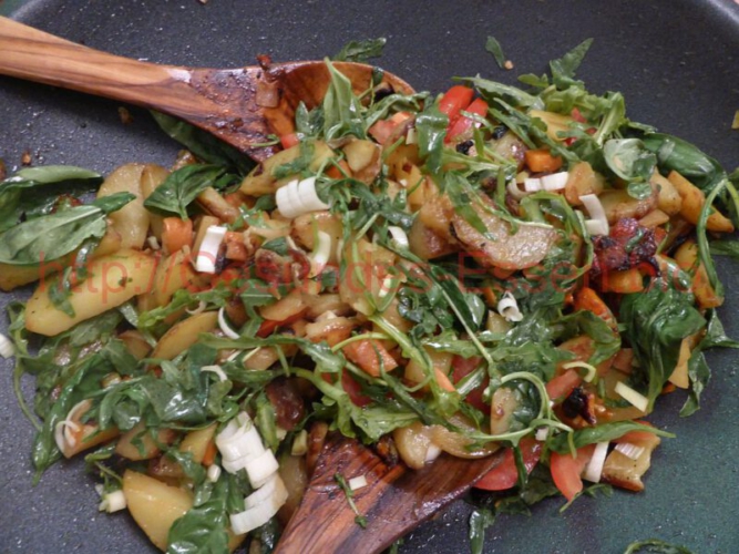 "Bratkartoffeln mit Salat 02"