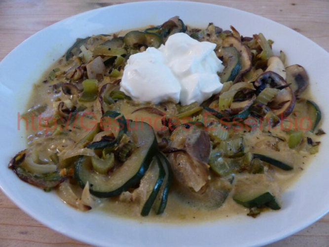 "Ketogenes Essen - Gemüse in Milch"