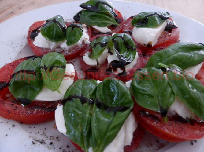 Mozzarella_Tomaten_Basilikum_2