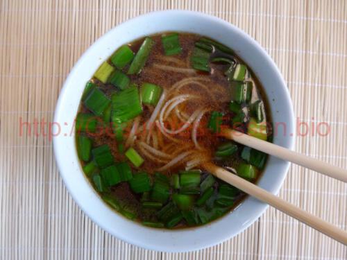 "Reisnudelsuppe mit Porree"