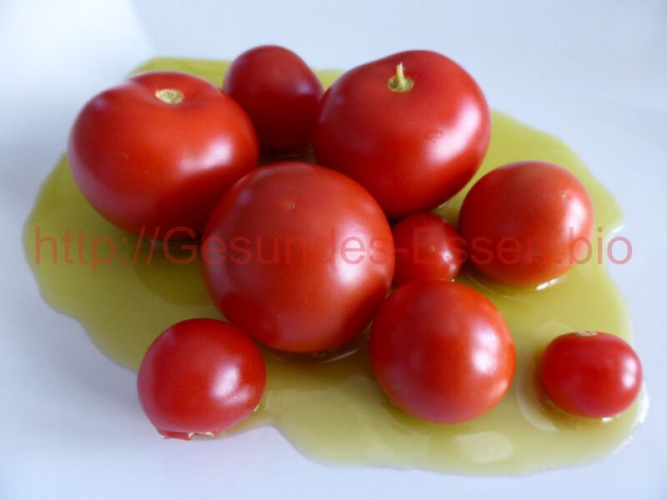 "Ein Tomaten-Kräutersalat entsteht 02"