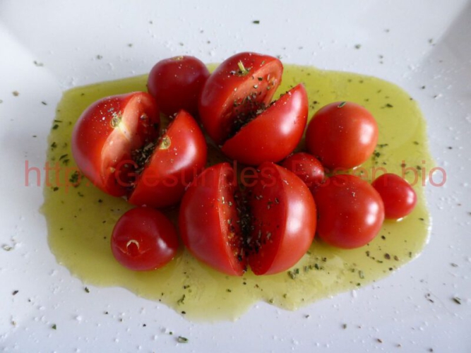 "Ein Tomaten-Kräutersalat entsteht 05"