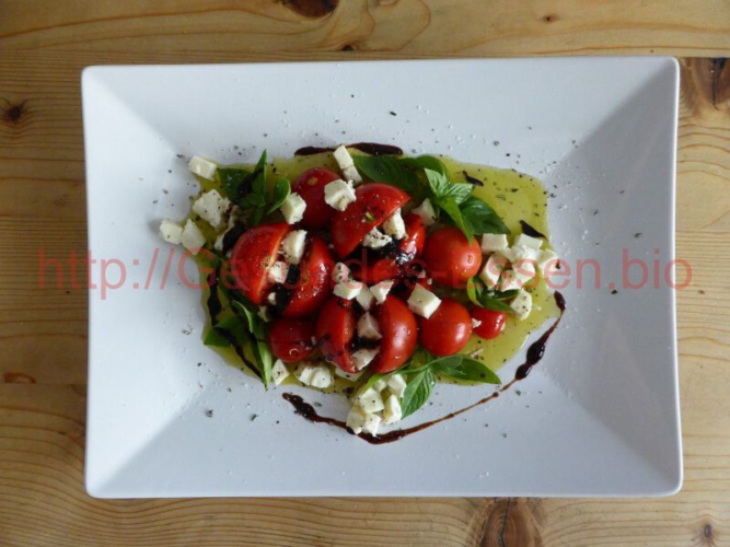 "Ein Tomaten-Kräutersalat entsteht 12"